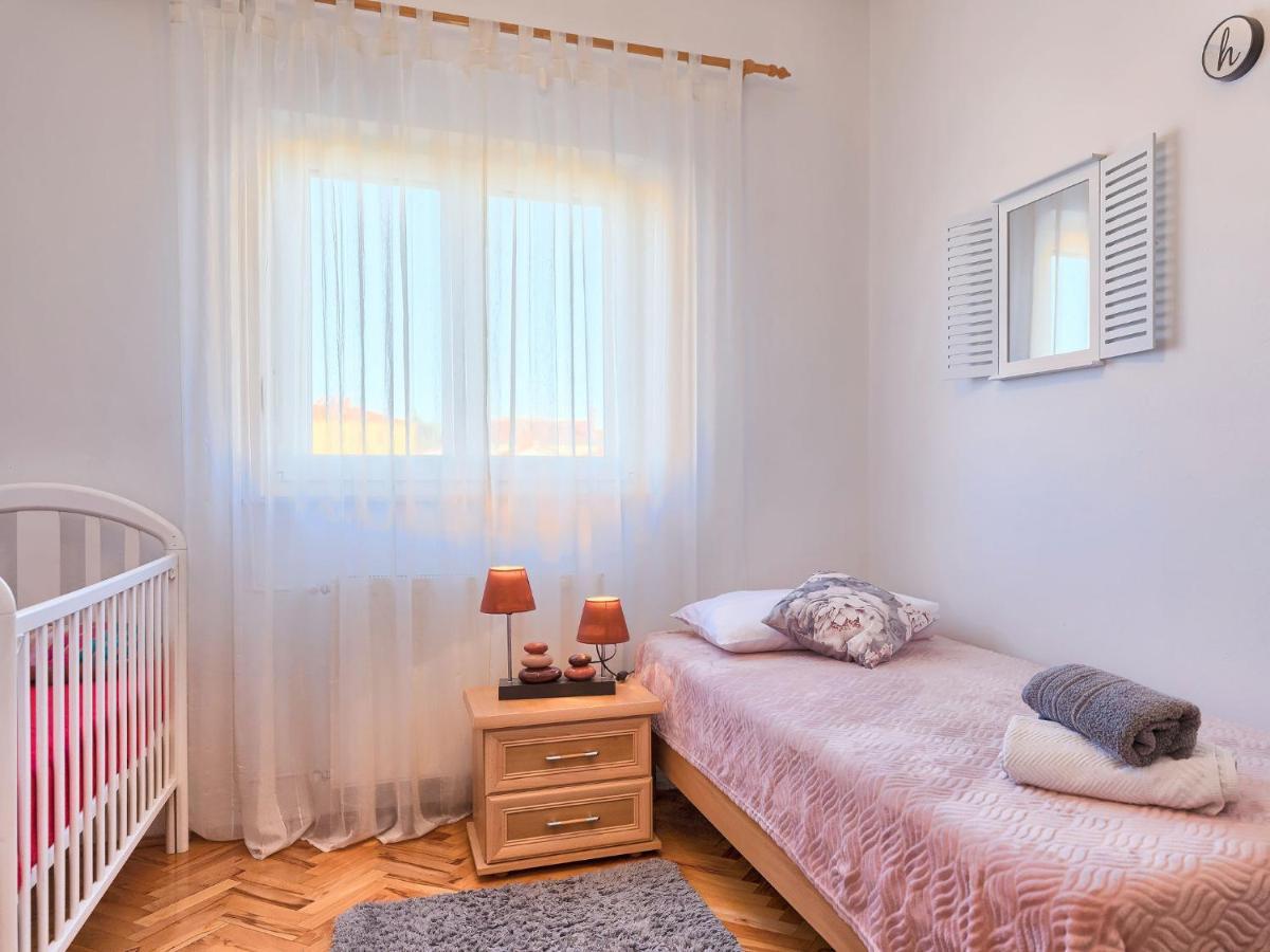 Apartment Laura By Interhome Galižana Exterior foto